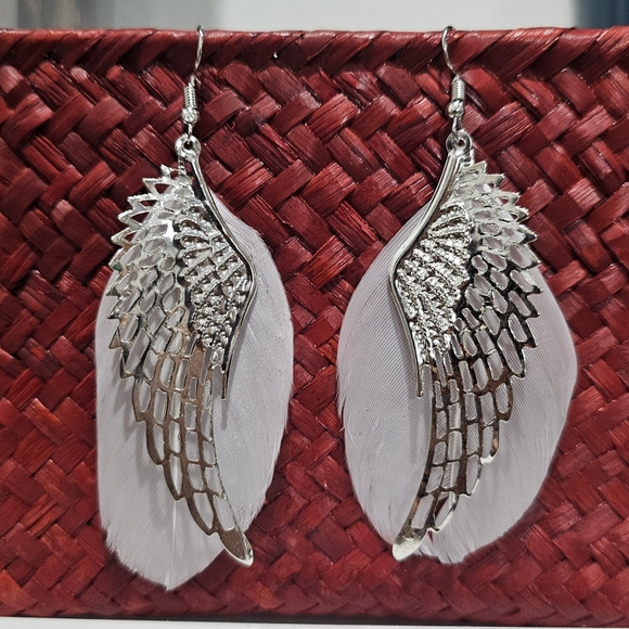 Angel Wing Feather Earrings L👀K Beautiful 🪽 Real Feathers 🤍 Costume Jewelry - Picture 3 of 8